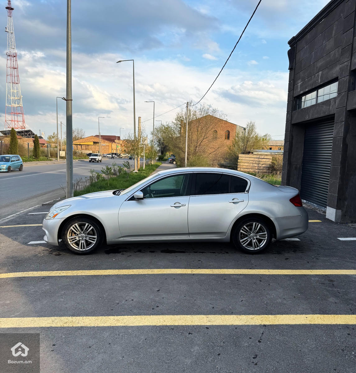 Infiniti G37 - image 4