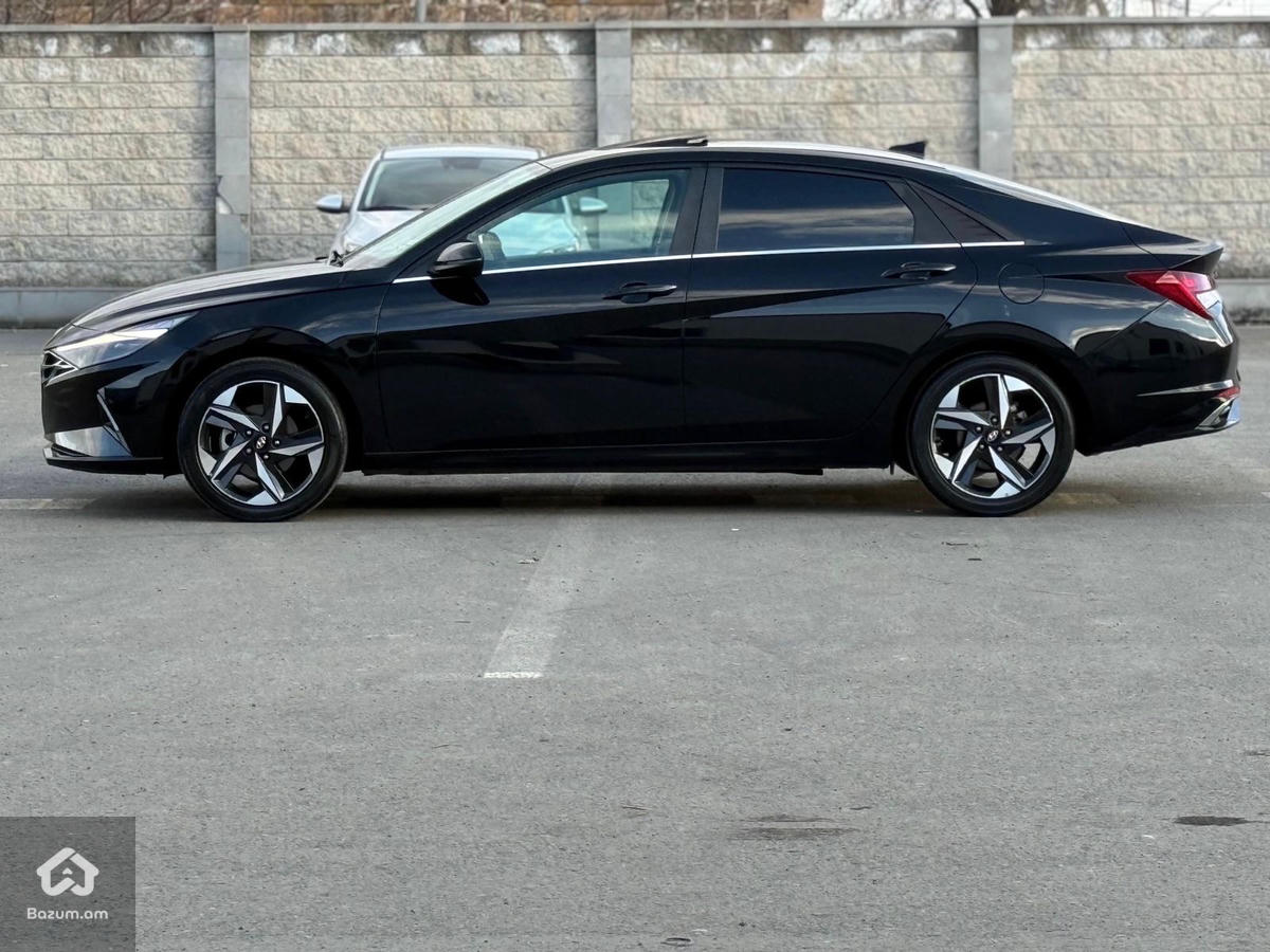 Hyundai Elantra - image 19