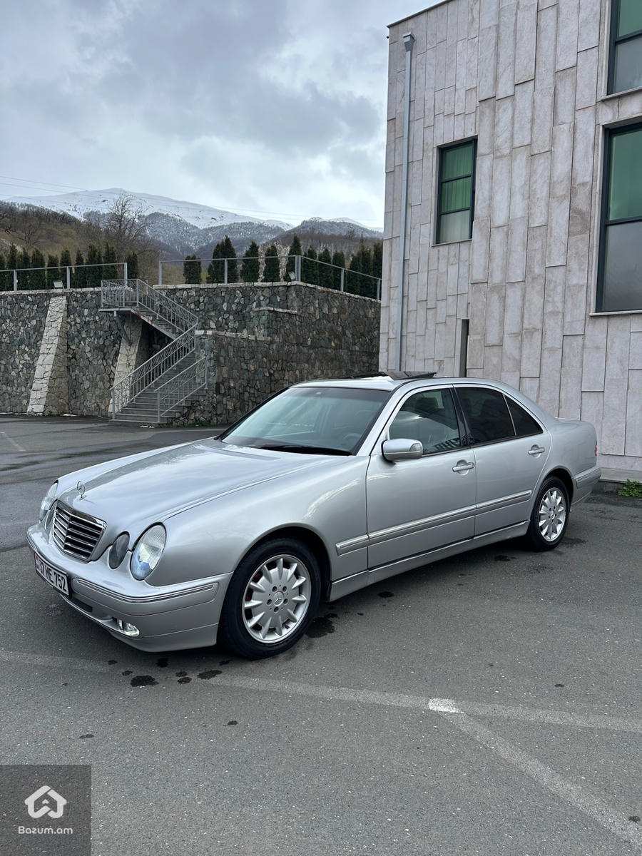 Mercedes Benz E320 - image 2