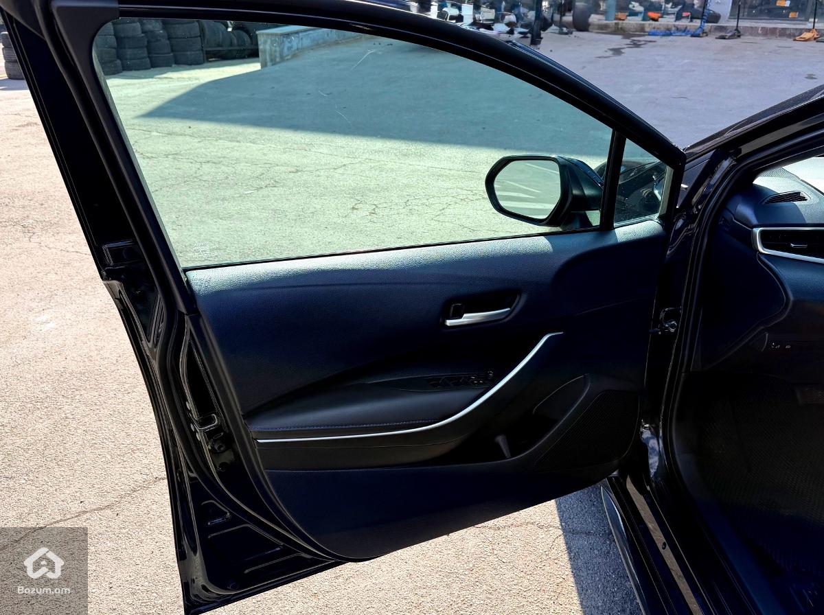 Toyota Corolla SE 2L - image 10