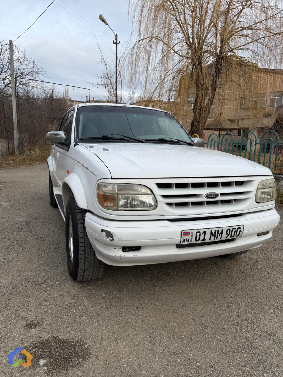 Ford Explorer - image 2