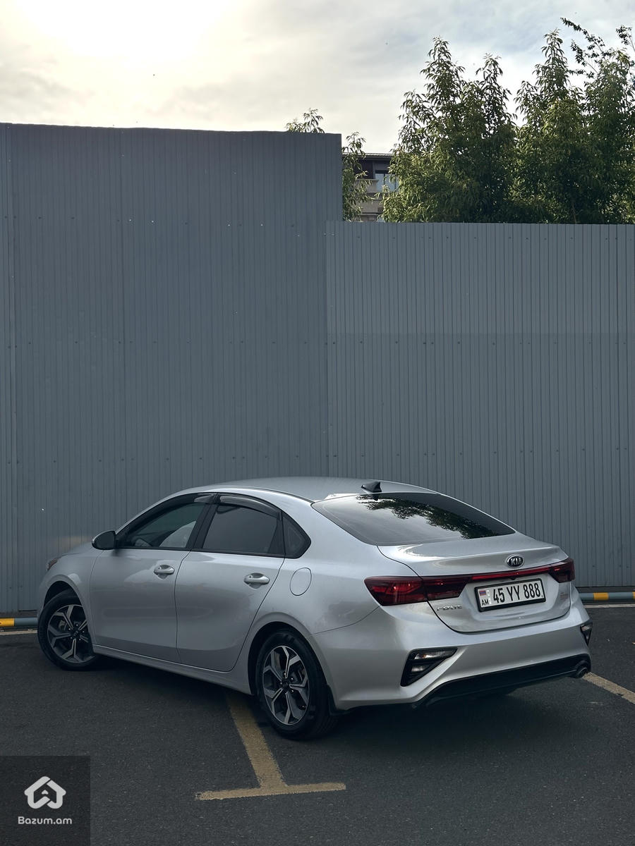 Kia Forte - image 6