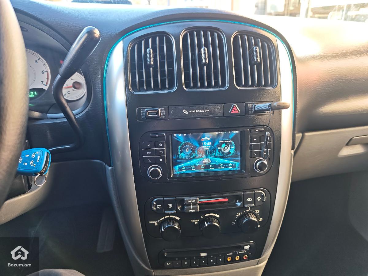 Chrysler Town & Country 2005 Touring Stow'n'go - image 6