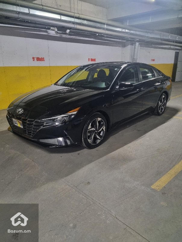 Hyundai Elantra Limited - image 3