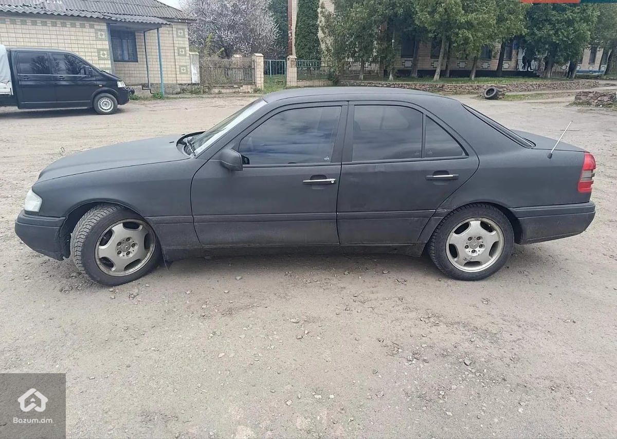 mercedes benz w202 c200 - image 3