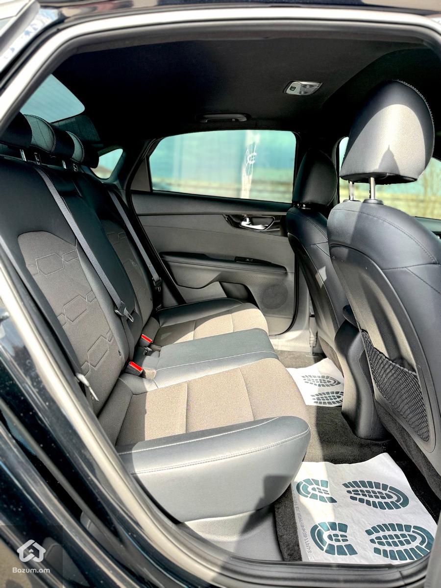 Kia Forte Gt-Line - image 12