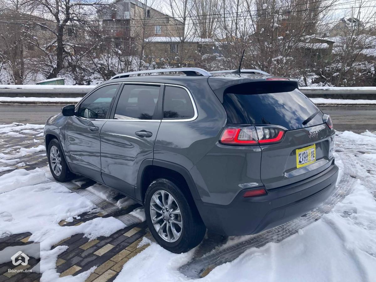 2020 Jeep Cherokee, Latitude Plus - image 6