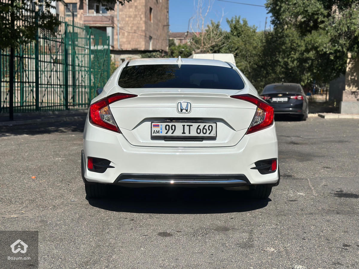 Honda Civic - image 4