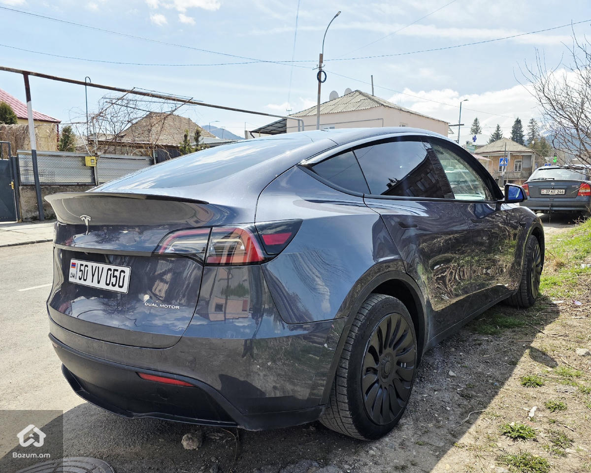 Tesla Model Y 2023 Dual Motor - image 16