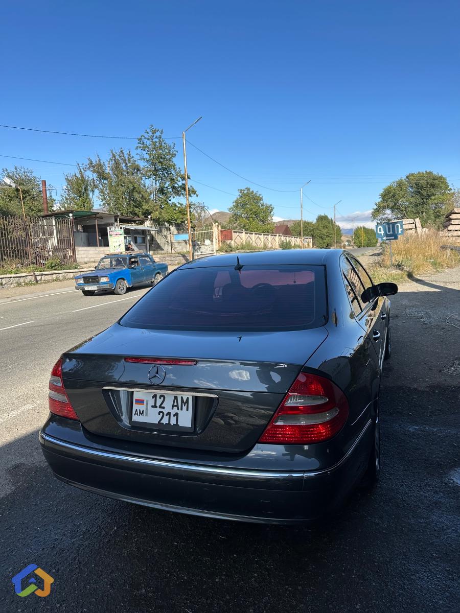 Mercedes Benz w211 e320 - image 2