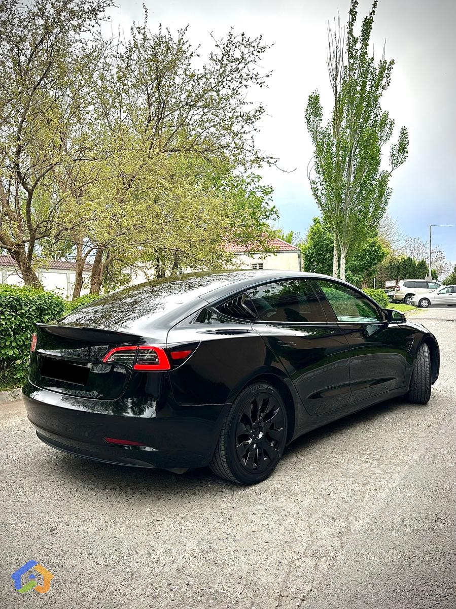 Tesla Model 3 SR+ - image 6