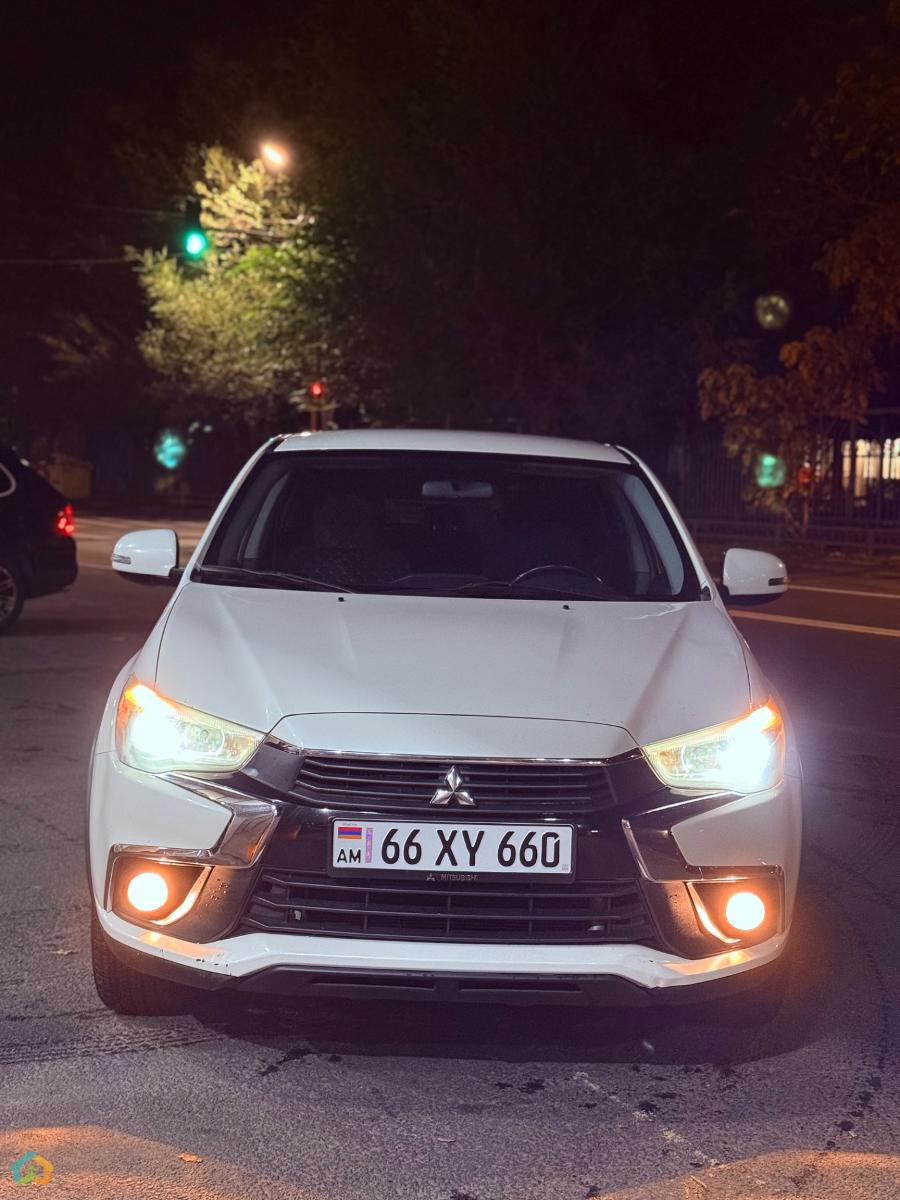 Mitsubishi Outlander Sport - image 1