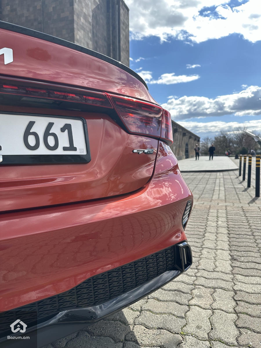 Kia Forte - image 10