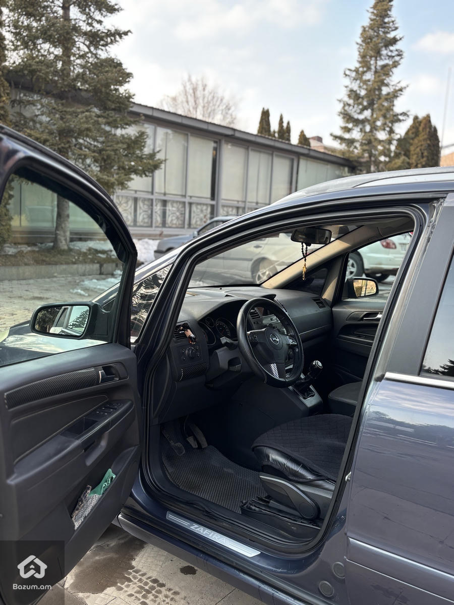 Opel Zafira B - image 11