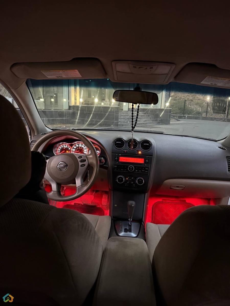 Nissan Altima S - image 8