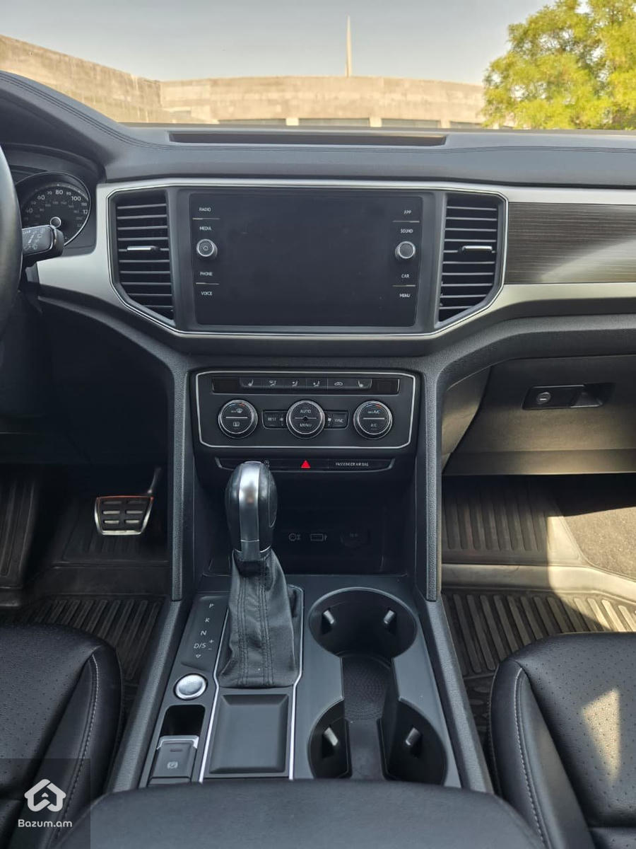 Volkswagen Atlas R-Line  - image 15