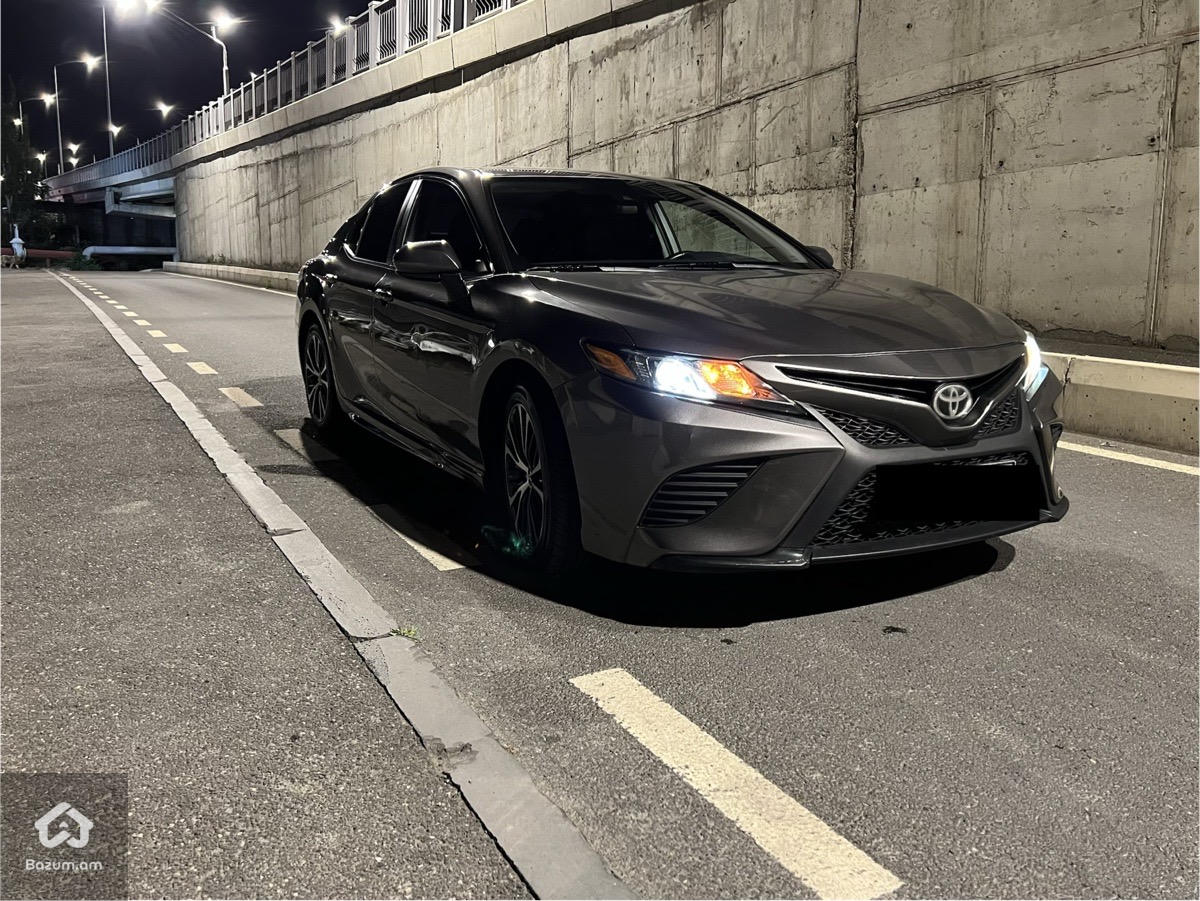 Toyota Camry 2018 - image 2
