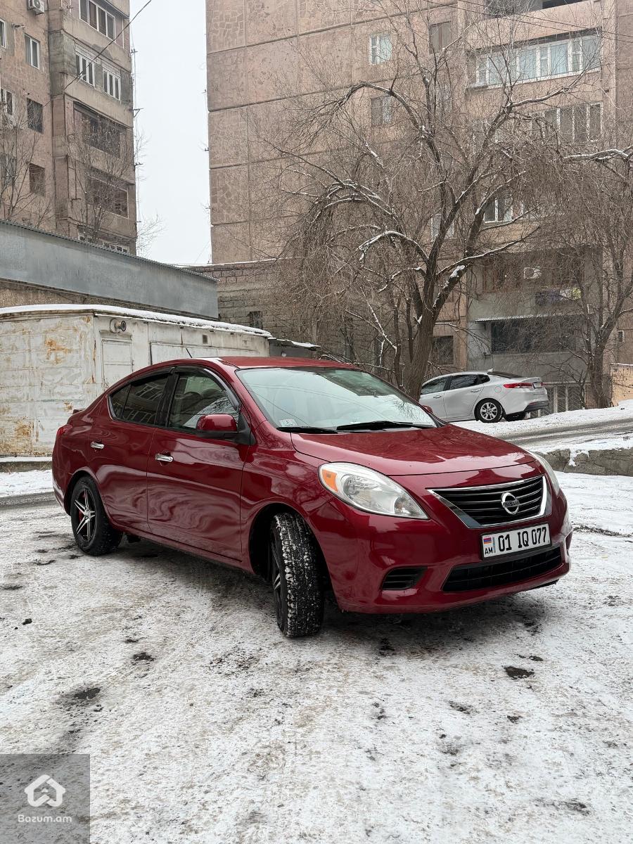 Nissan Versa SV - image 3