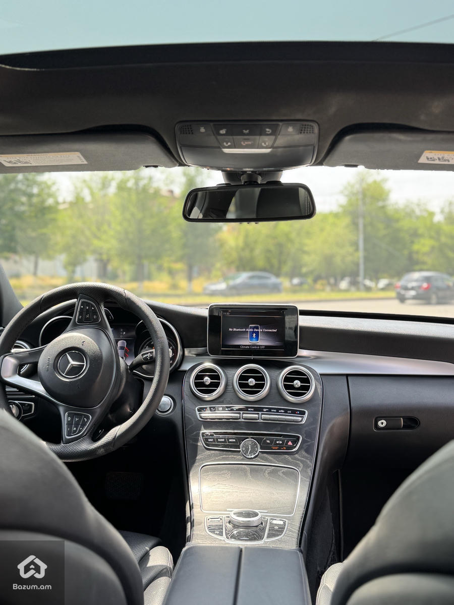 Mercedes Benz C300 - image 6