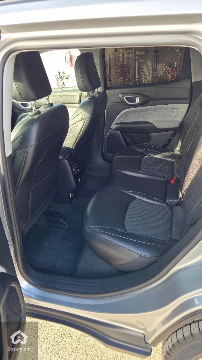 Jeep Compass - image 7