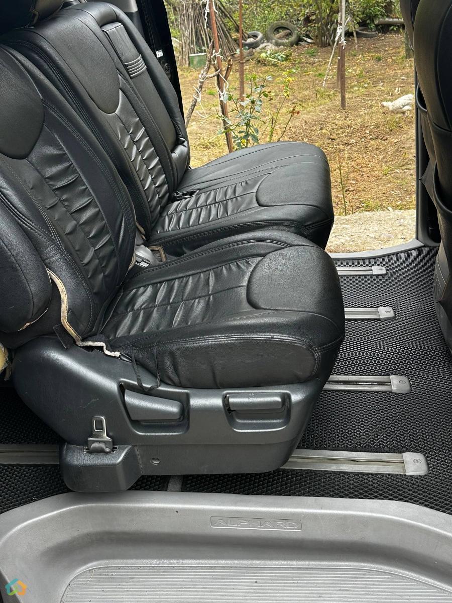 Toyota Alphard - image 16