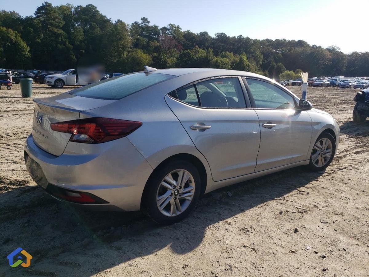 Hyundai Elantra Sel - image 4