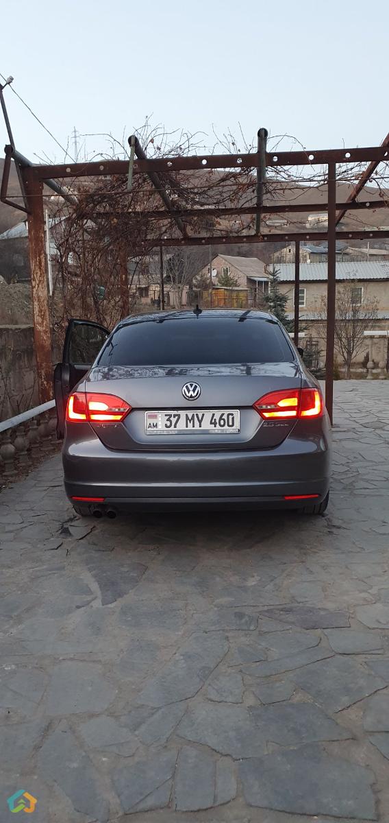 Volkswagen Jetta - image 8