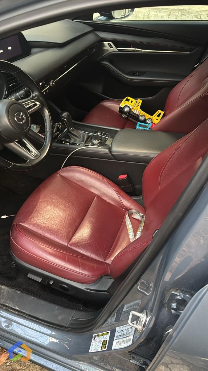 Mazda 3 Preffered Carbon Edition - image 8