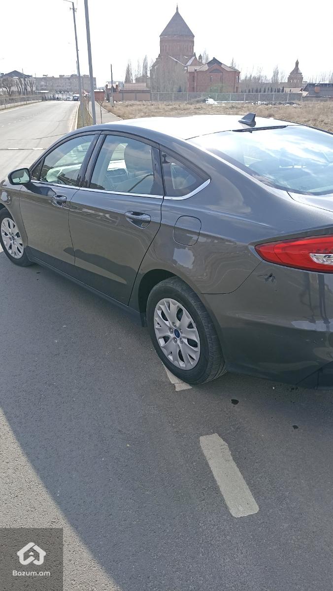 Ford Fusion - image 8