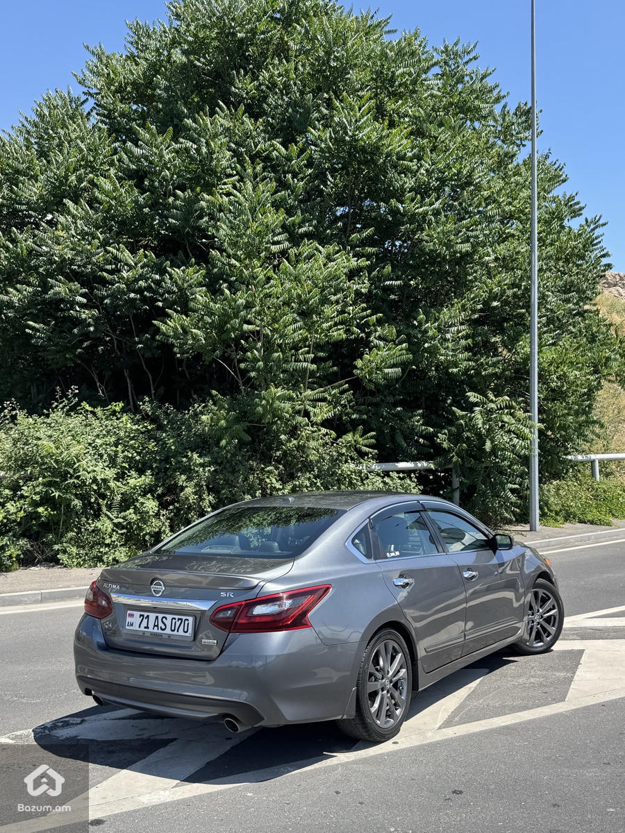 Nissan Altima SR - image 5