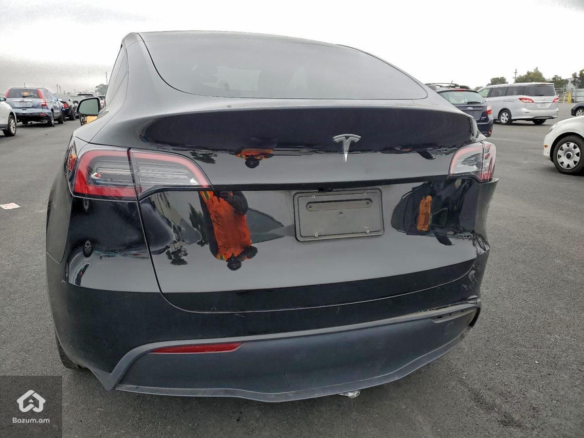 Tesla Model Y Long Range - image 3