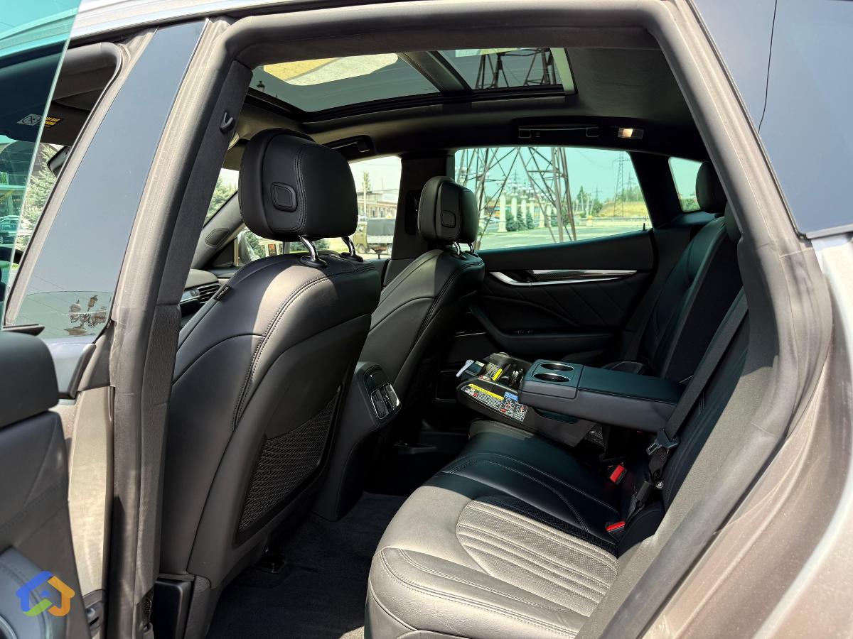 Maserati Levante  - image 8