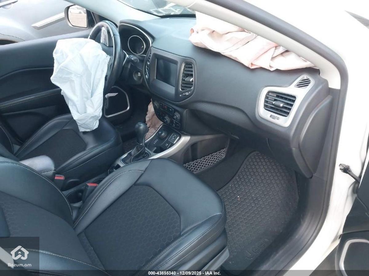 Jeep Compass Latitude 4x4 - image 9