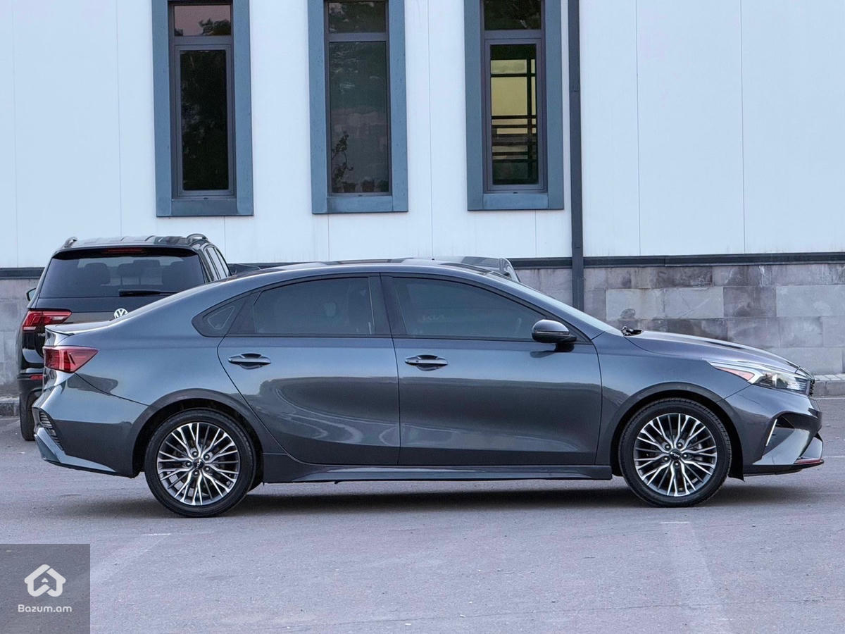 Kia Forte GT-LINE - image 9