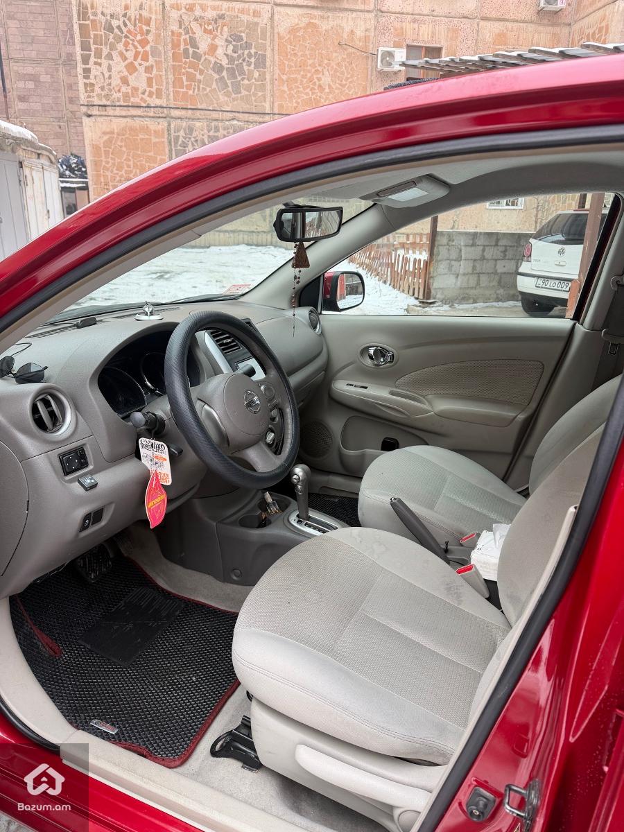 Nissan Versa SV - image 8