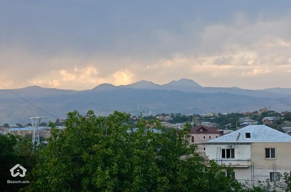 Երկու հարկանի քարե տուն Աշտարակում - image 3