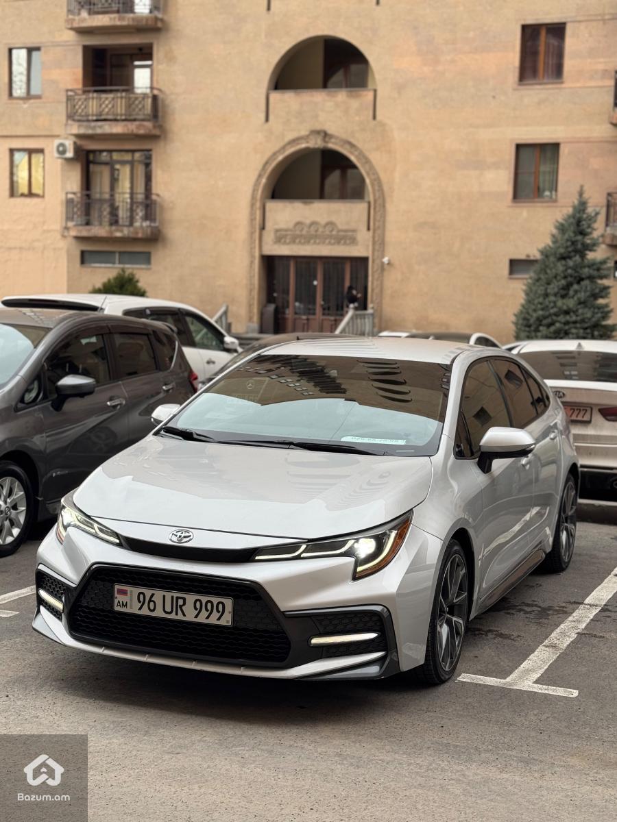 Toyota Corolla SE - image 3