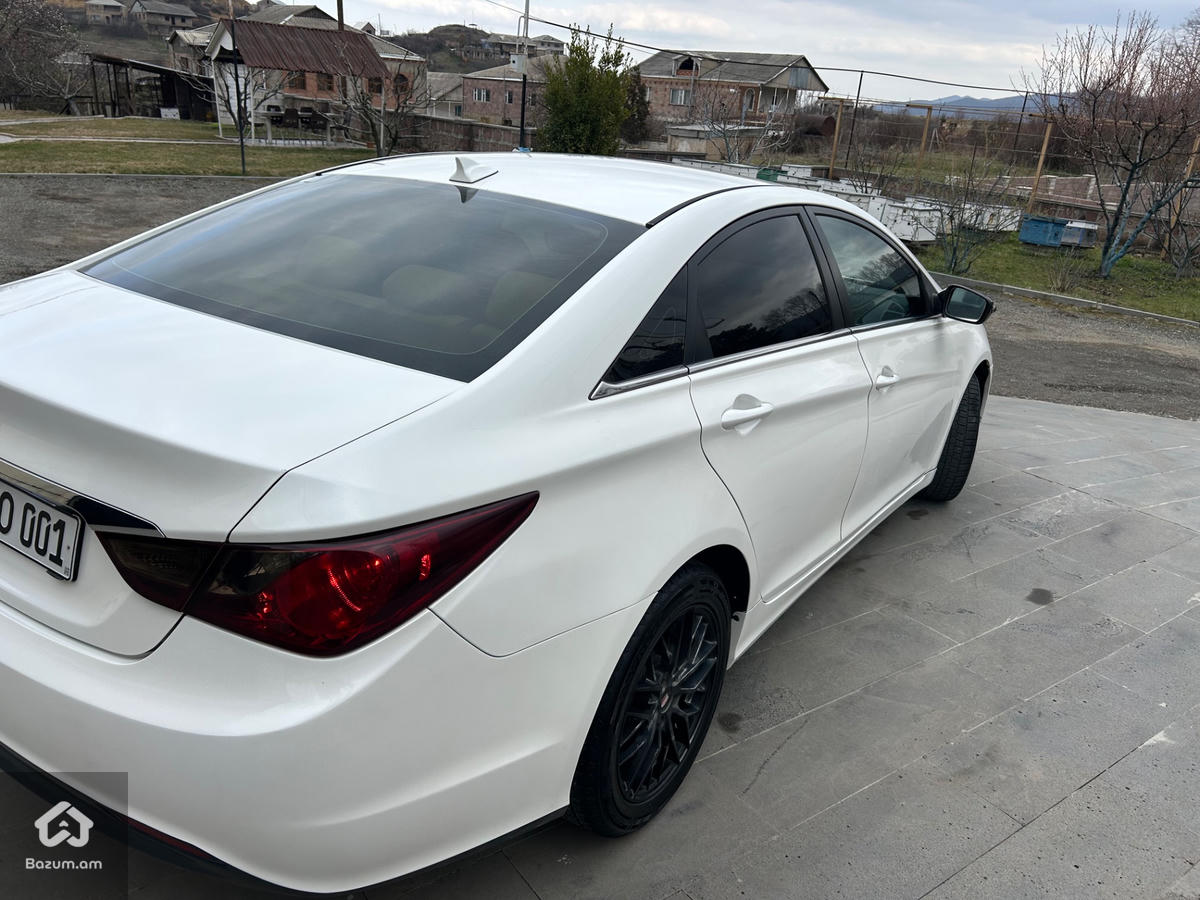 Hyundai Sonata - image 2