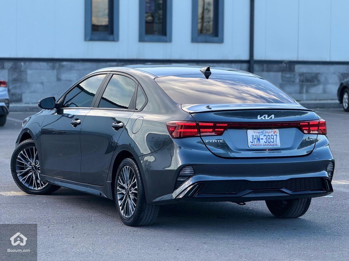 Kia Forte GT-LINE - image 15