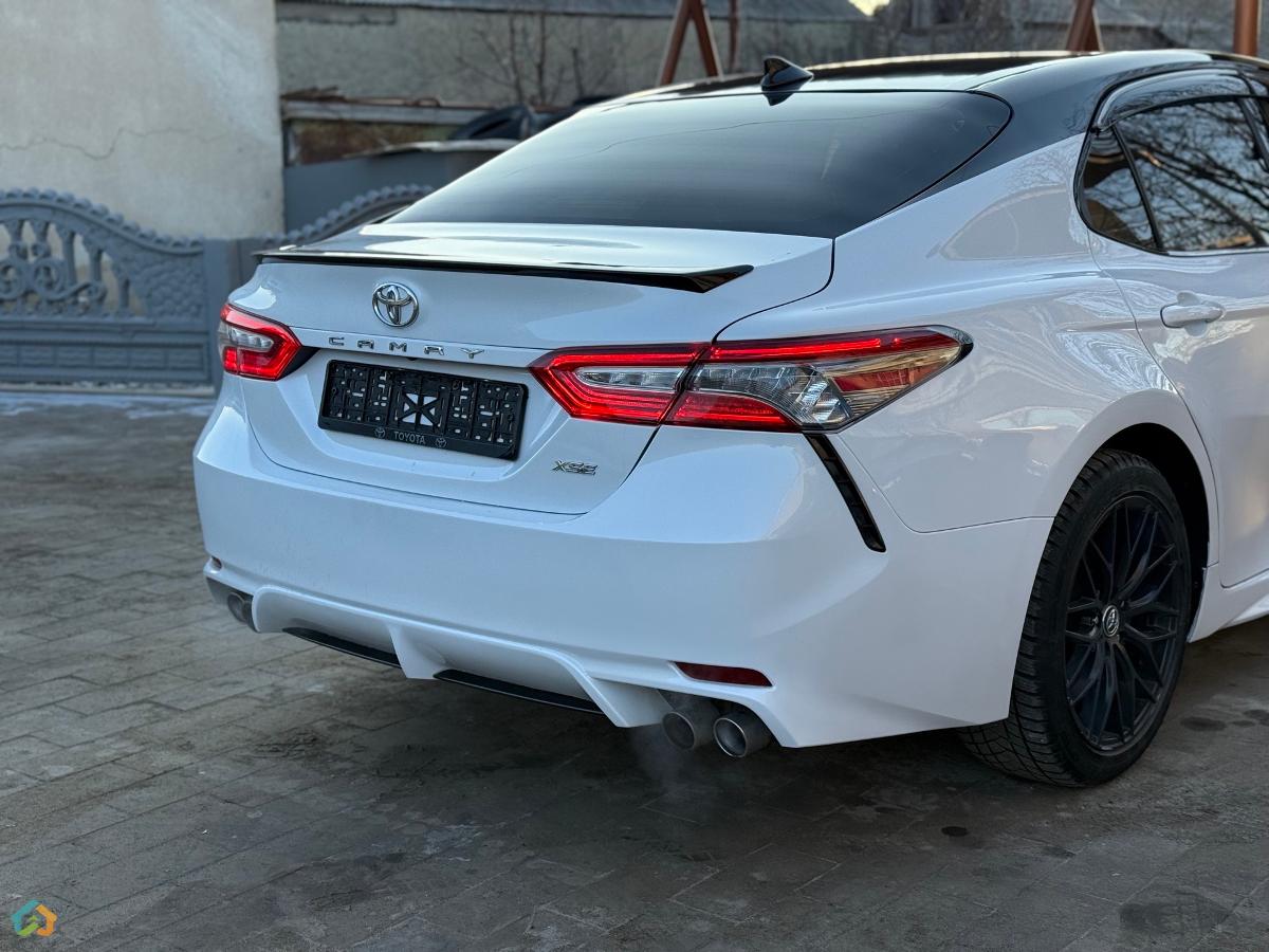 Toyota Camry V70 Xse - image 9