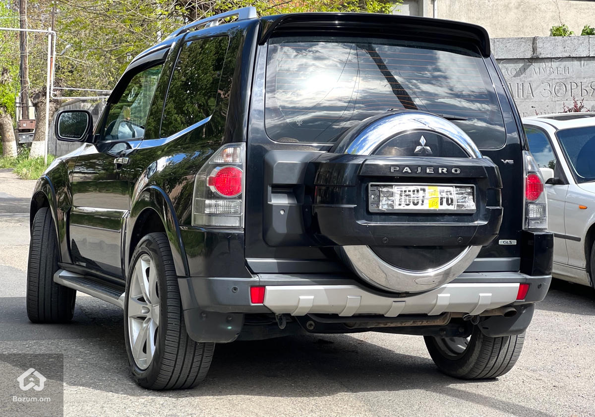 Mitsubishi Pajero - image 4