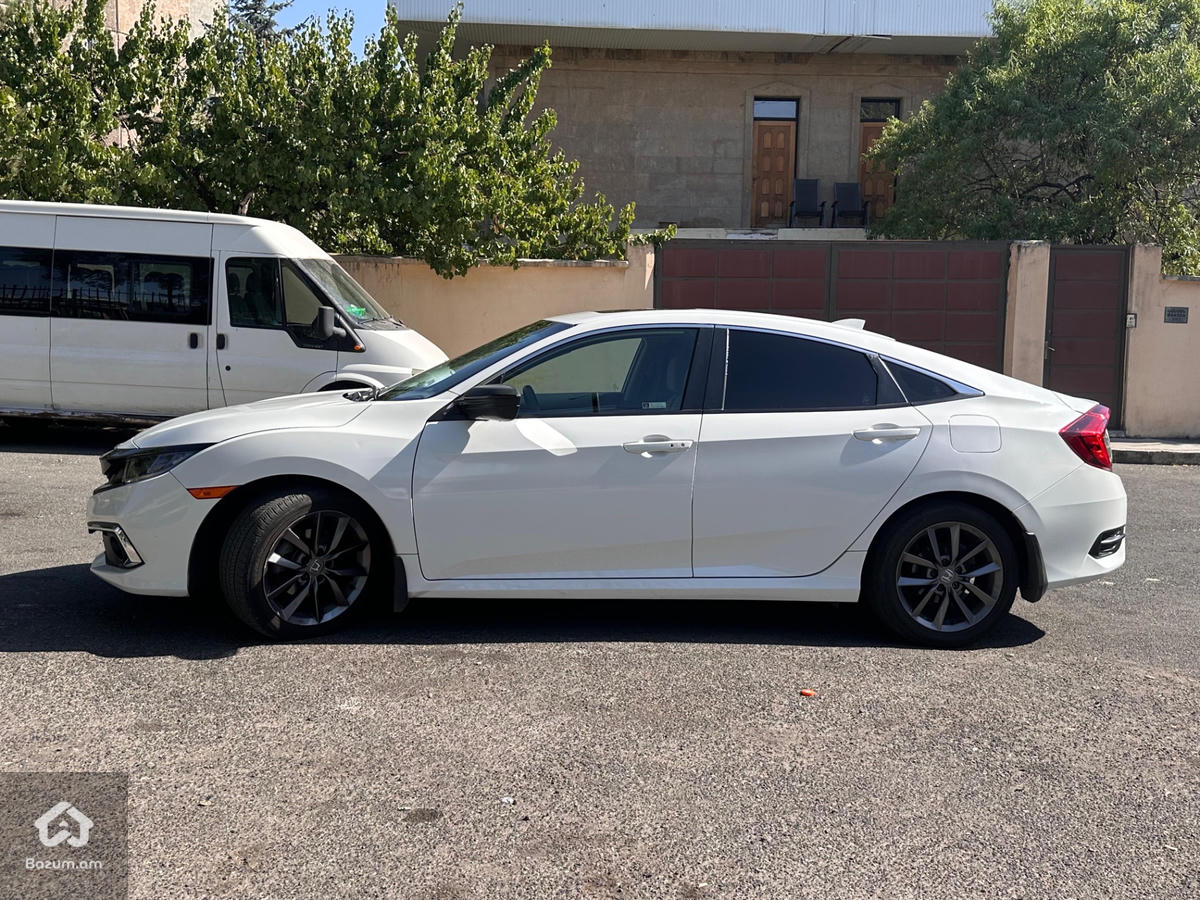 Honda Civic - image 3
