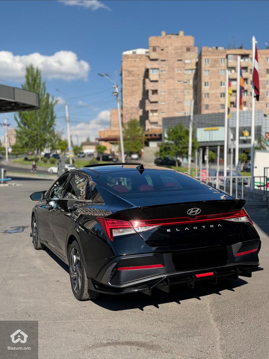 Hyundai Elantra SEL+ - image 3