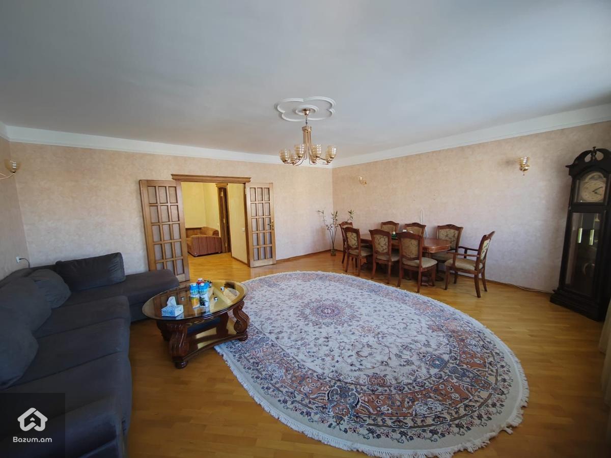 Վաճառվում է բնակարան