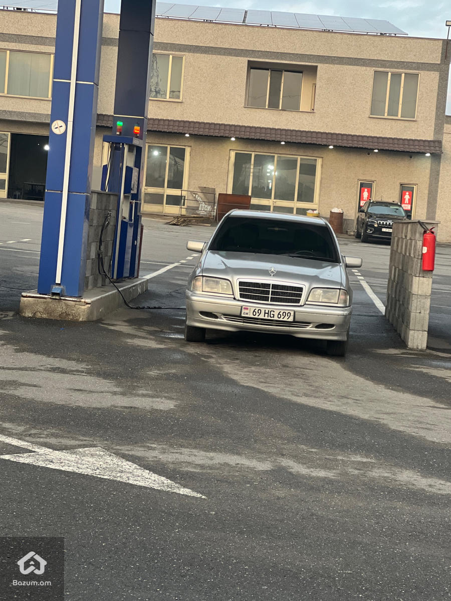 Mercedes Benz  - image 9