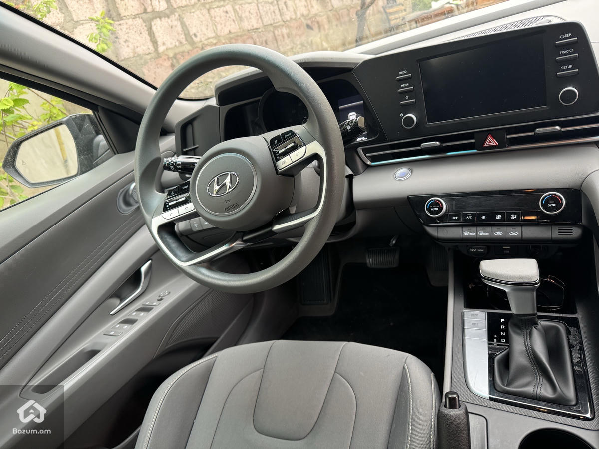 Hyundai Elantra 2023 Sel  - image 17