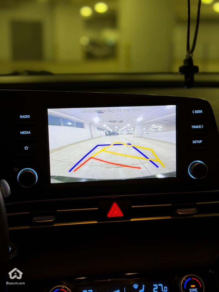 Hyundai Elantra SEL - image 11