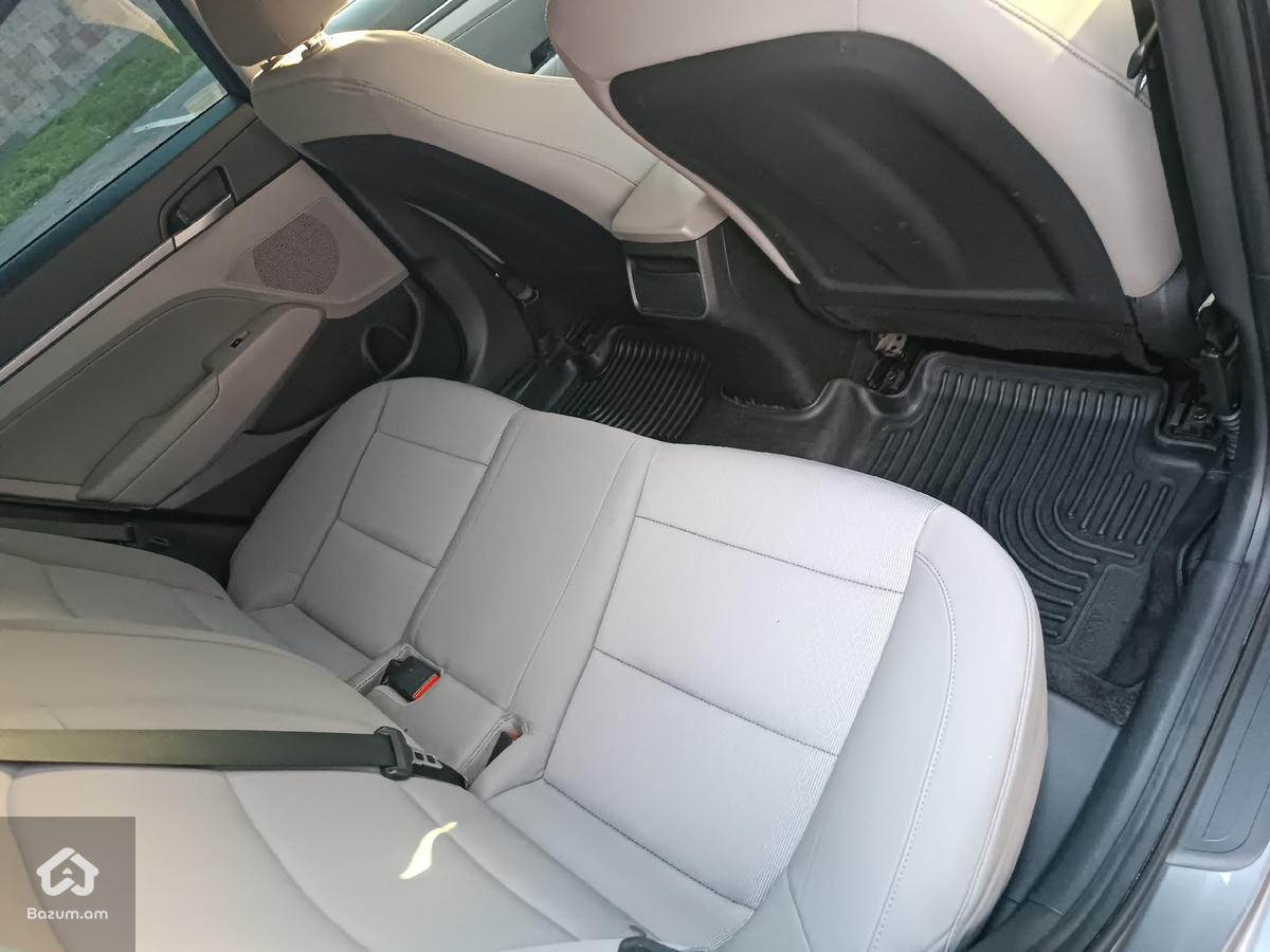 HYUNDAI ELANTRA - image 7