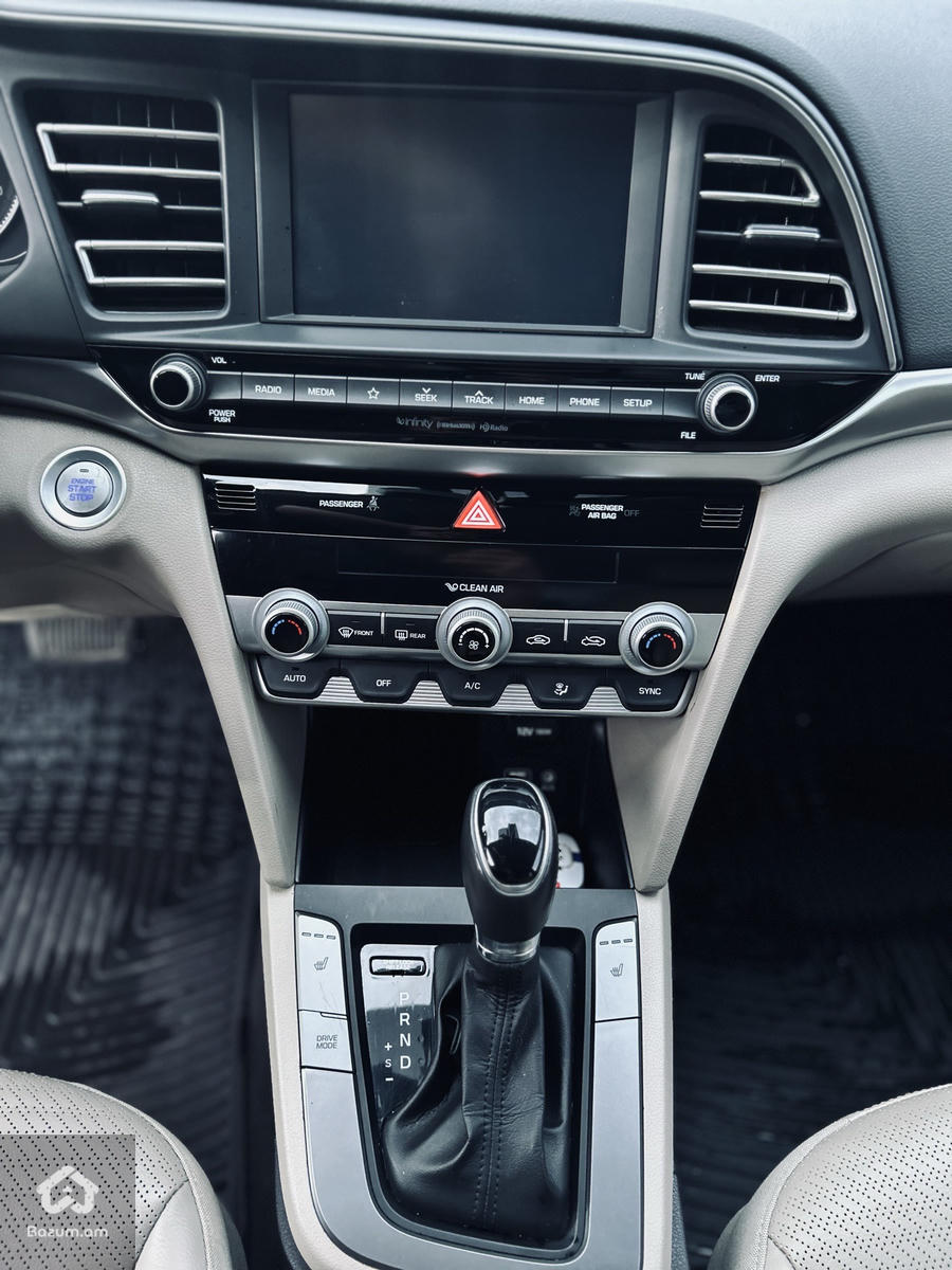 Hyundai Elantra Limited - image 11