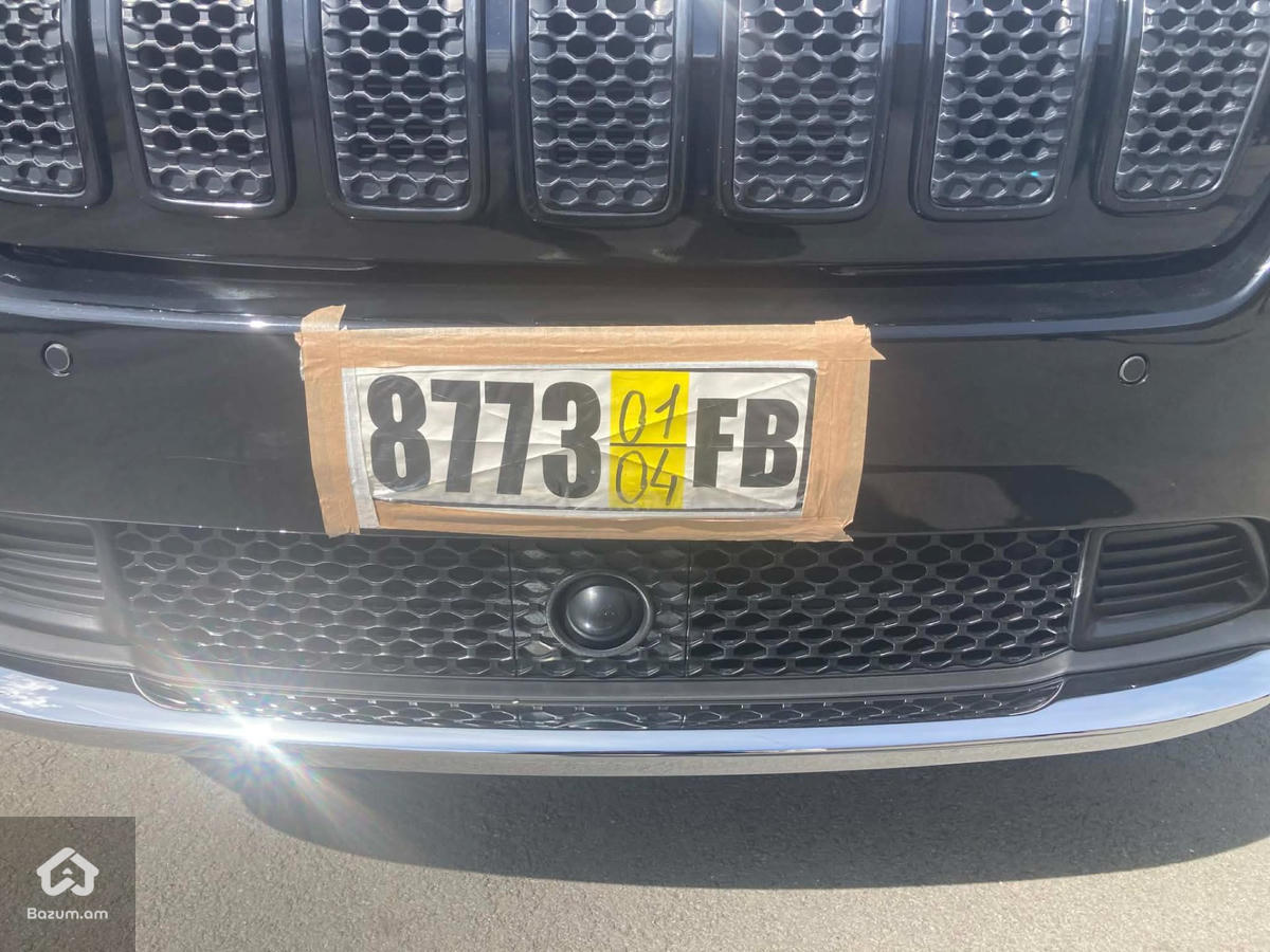 2023 Jeep Cherokee, Altitude Lux 4x4 - image 9